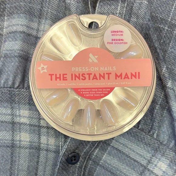 The Instant Mani Press-On Nails - Pink Goldfish - Picture 4 of 4